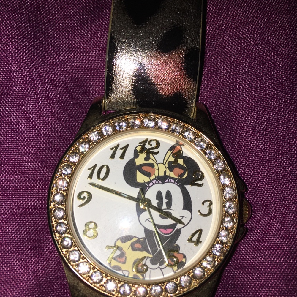 BRAND NEW NEVER WORN DISNEY WATCH MINNIE MOUSE